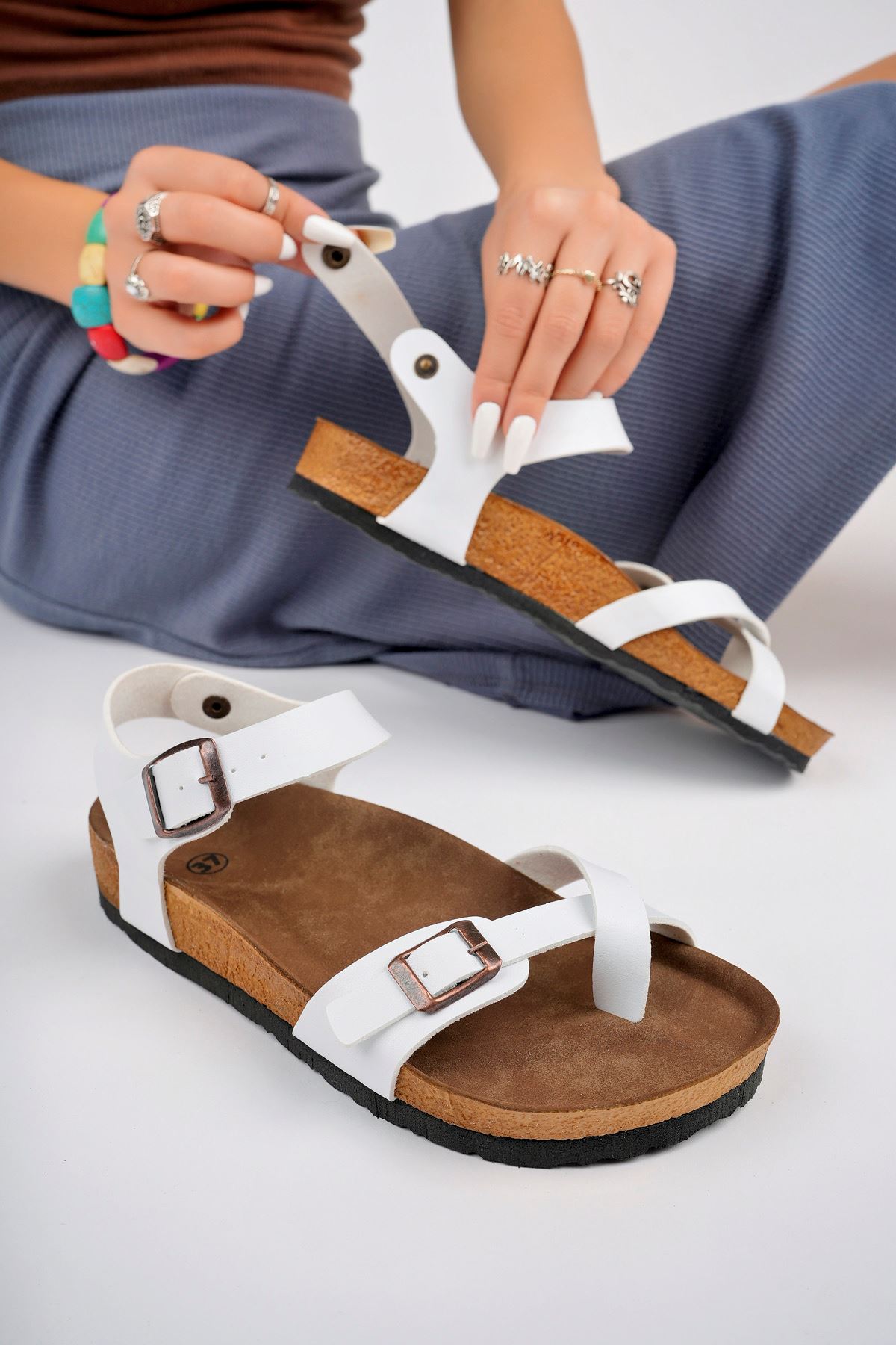 Freemax Kadın Anatomik Garantili Parmak Arası Çıtlı Kolay Giyim Sandalet Mayari 4099 Beyaz Cilt