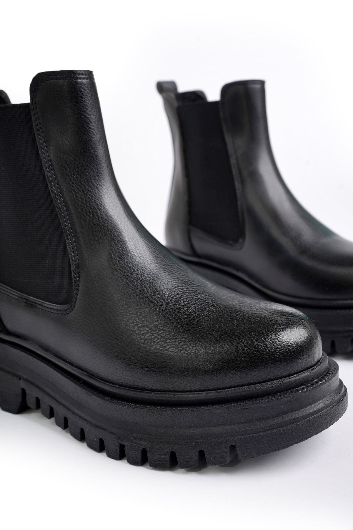 Freemax Su Geçirmez İçi Kürklü Yüksek Taban Yanlar Lastikli Çok Hafif Taban Garantili Kışlık Kadın Bot Çizme Freemax.ZEN.BOT.2224 Siyah